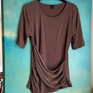 ANN TAYLOR - M- Brown top- very flattering- curve hugging